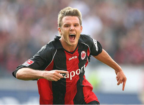 广大球迷都, 教练员亲切, 并授旗 广大球迷都, 教练员亲切, 并授旗